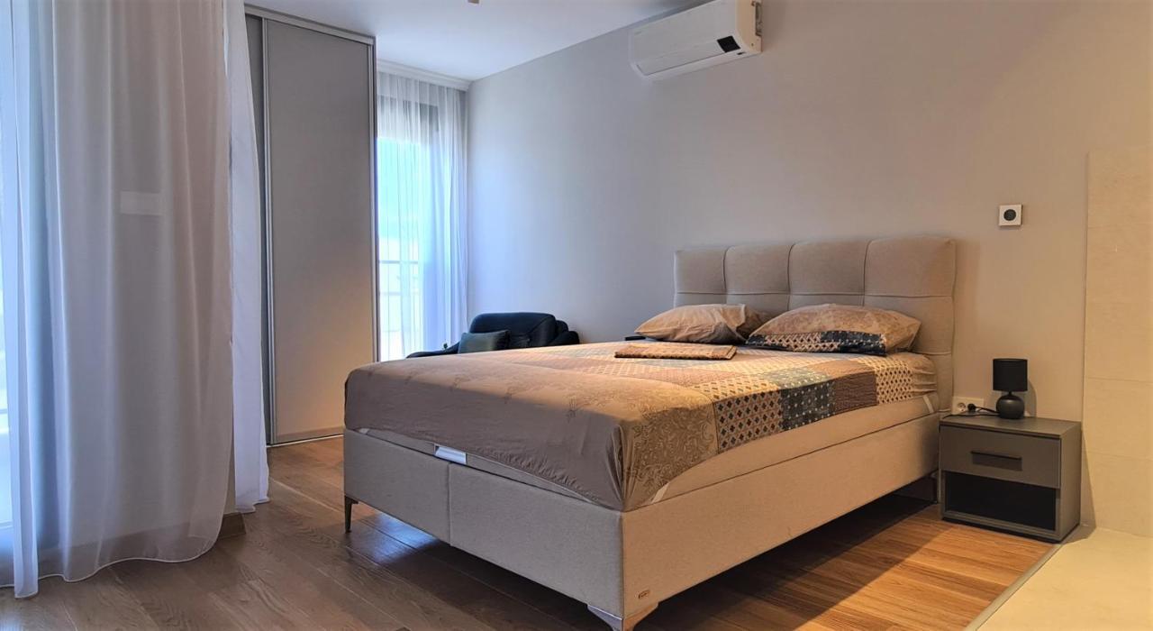 Apartment With Garage